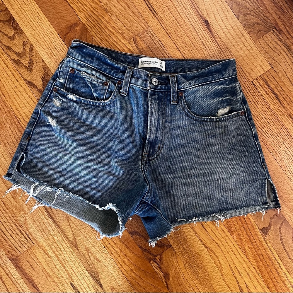 Abercrombie Mid Rise Boyfriend Short